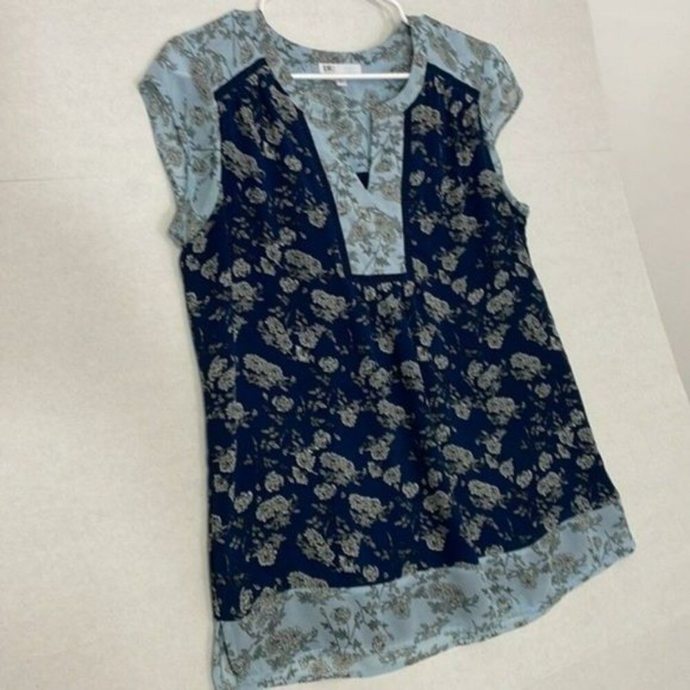 DR2 Top, Cap Sleeve Blouse, Layered Chiffon, Split Neck, Floral Blue, Medium - Picture 2 of 8